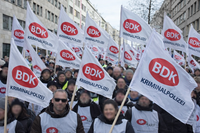 16.000 Beschäftigte auf der Straße - Druck auf Tarifrunde erhöht