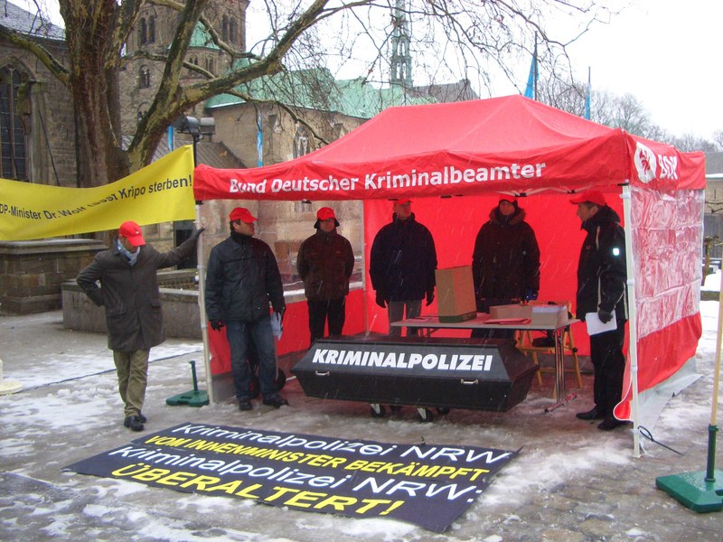7. Mahnwache gegen die Personalpolitik des NRW-Innenministers, Dr. Ingo Wolf, am Freitag, 29.01.2010, ab 10:00 Uhr 7. Mahnwache gegen die Personalpolitik des NRW-Innenministers, Dr. Ingo Wolf, am Freitag, 29.01.2010, ab 10:00 Uhr