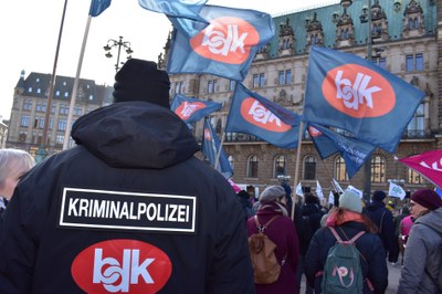 Aufruf zur Beteiligung am ganztägigen Warnstreik und zum Protestmarsch am 10.02.2026