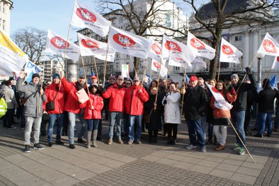 Aufruf zur Beteiligung am Warnstreik und zur gemeinsamen Protestaktion am 25. Februar 2019! Aufruf zur Beteiligung am Warnstreik und zur gemeinsamen Protestaktion am 25. Februar 2019!