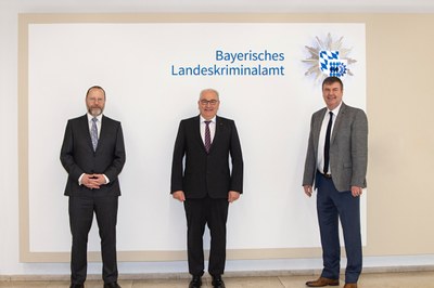 Besuch beim Präsidenten des Bayerischen Landeskriminalamtes Besuch beim Präsidenten des Bayerischen Landeskriminalamtes