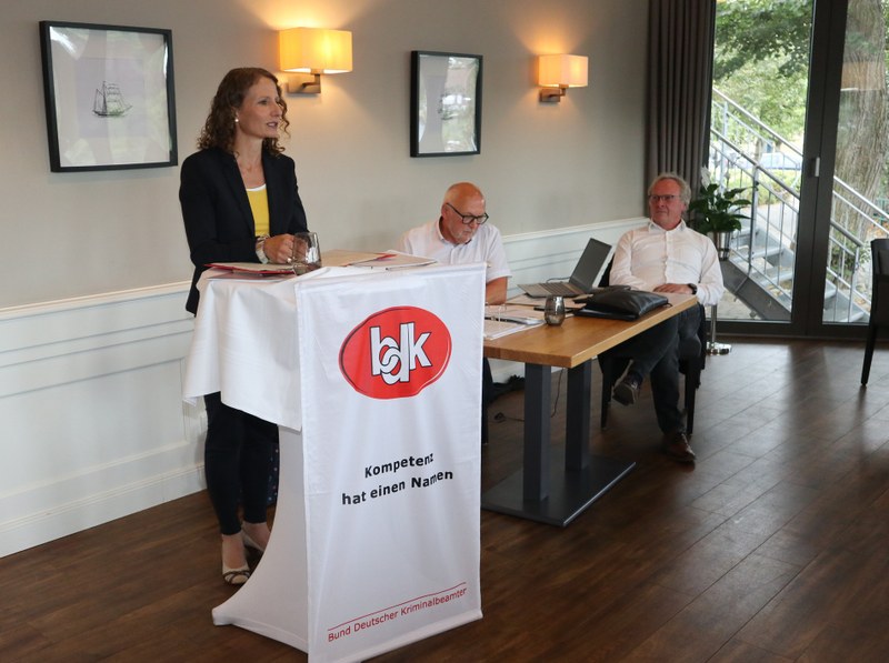 Die stellvertretende Landesvorsitzende Birte Diethelm berichtet über die Arbeit im Landesvorstand.