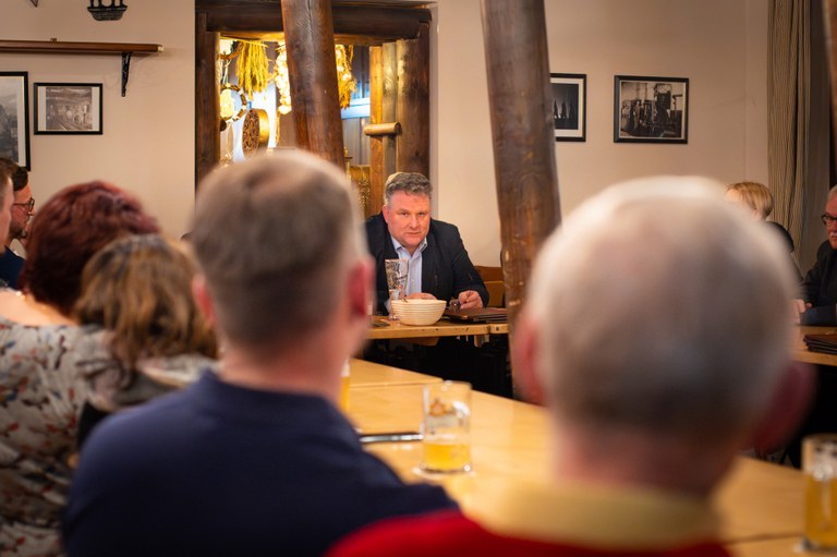 SN_20250318_kripotrifftpolitik_2