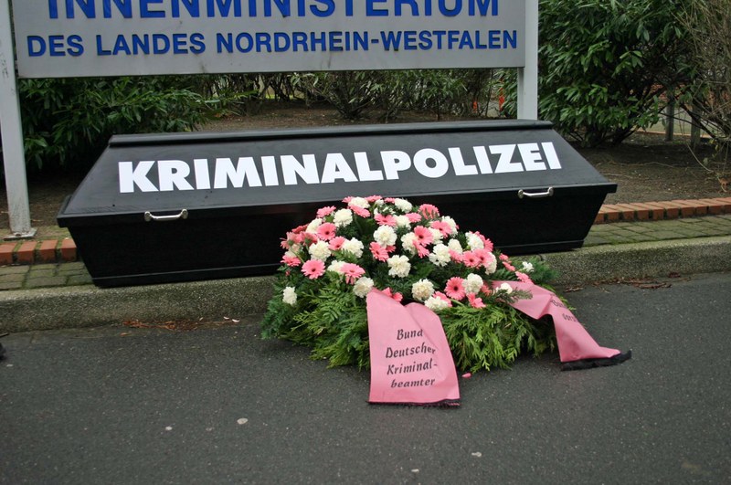 FZO A12/13 Mahnwache vor dem Innenministerium FZO A12/13 Mahnwache vor dem Innenministerium