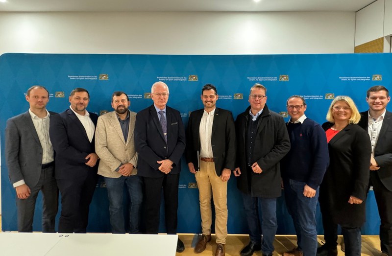 Der BDK Bayern zum Info-Gespräch i.S. Sachstand IGVP-FE* zu Gast im Bayerischen Staatsministerium des Inneren Der BDK Bayern zum Info-Gespräch i.S. Sachstand IGVP-FE* zu Gast im Bayerischen Staatsministerium des Inneren