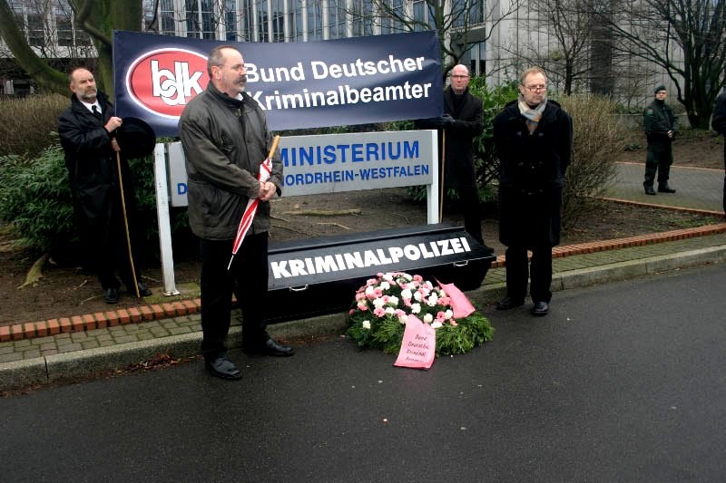 Erlass zur Planstellenbewirtschaftung vom 26.02.2009 - Erneut Öl ins Feuer der Verhandlungen um die Funktionszuordnung III (A12/A13) Erlass zur Planstellenbewirtschaftung vom 26.02.2009 - Erneut Öl ins Feuer der Verhandlungen um die Funktionszuordnung III (A12/A13)
