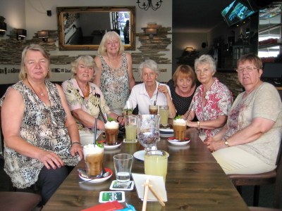 Frauen-Kaffeeklatsch der Pensionärinnen/Rentnerinnen des BDK-Landesverbands Berlin Frauen-Kaffeeklatsch der Pensionärinnen/Rentnerinnen des BDK-Landesverbands Berlin