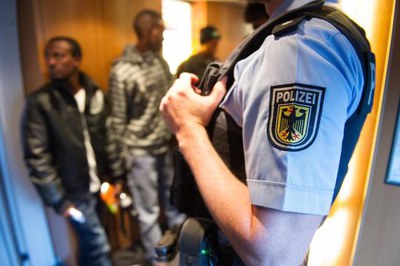 Frustrierender Kampf der Polizei gegen Schlepperbanden - BDK Verband Bundespolizei fordert endlich politisches Handeln Frustrierender Kampf der Polizei gegen Schlepperbanden - BDK Verband Bundespolizei fordert endlich politisches Handeln