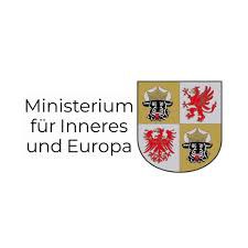 Gedankenaustausch mit dem Innenminister und dem Abteilungsleiter der Polizei Gedankenaustausch mit dem Innenminister und dem Abteilungsleiter der Polizei