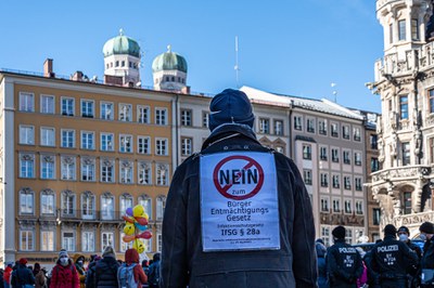 Genau hinschauen! Genau hinschauen!