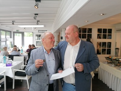 Goldene Ehrennadel verliehen Goldene Ehrennadel verliehen