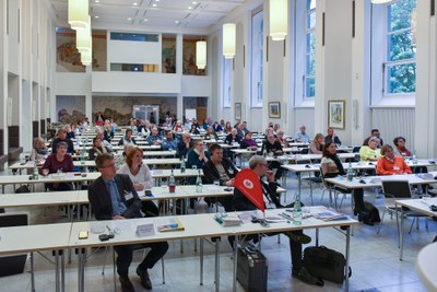 Internationalen Fachtagung des BDK: Königin Silvia fordert weltweit besseren Kinderschutz Internationalen Fachtagung des BDK: Königin Silvia fordert weltweit besseren Kinderschutz