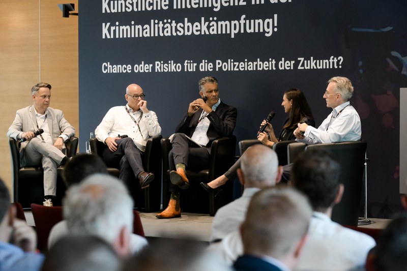 Künstliche Intelligenz in der Kriminalitätsbekämpfung Künstliche Intelligenz in der Kriminalitätsbekämpfung