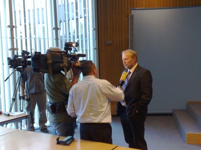 Landespressekonferenz in Düsseldorf zu den Mafia Morden vor einem Jahr in Duisburg Landespressekonferenz in Düsseldorf zu den Mafia Morden vor einem Jahr in Duisburg