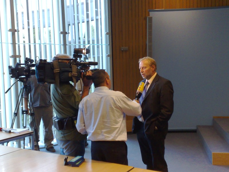 Landespressekonferenz in Düsseldorf zu den Mafia Morden vor einem Jahr in Duisburg Landespressekonferenz in Düsseldorf zu den Mafia Morden vor einem Jahr in Duisburg