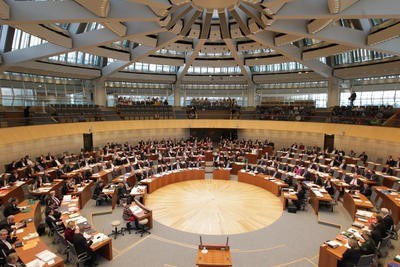 Licht und Schatten im neuen PolG. BDK bezieht kritisch Stellung Licht und Schatten im neuen PolG. BDK bezieht kritisch Stellung