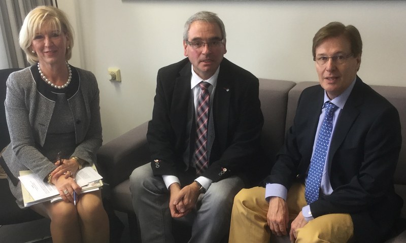 NRW-Justizminister Peter Biesenbach übernimmt Schirmherrschaft über internationale Fachtagung „Wen(n) Terror trifft“ NRW-Justizminister Peter Biesenbach übernimmt Schirmherrschaft über internationale Fachtagung „Wen(n) Terror trifft“