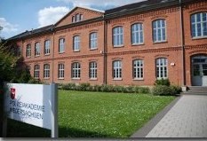 Polizeiakademie fördert Demokratiekompetenz Polizeiakademie fördert Demokratiekompetenz