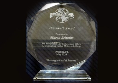 President´s Award der International Outlaw Motorcycle Gang Investigators Association (IOMGIA) für Frankfurter BDK-Mitglied President´s Award der International Outlaw Motorcycle Gang Investigators Association (IOMGIA) für Frankfurter BDK-Mitglied