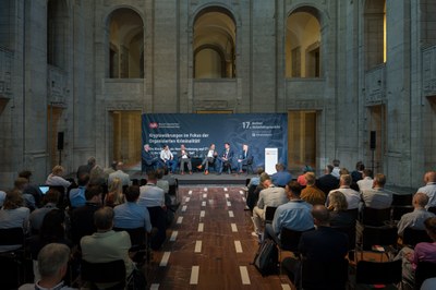 Straftaten über die Blockchain klären - Aus- und Fortbildung sicherstellen! Straftaten über die Blockchain klären - Aus- und Fortbildung sicherstellen!