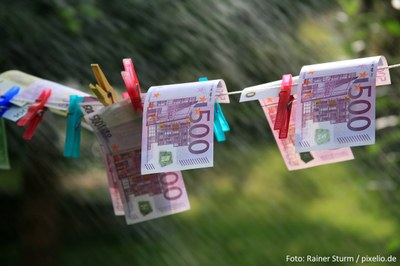 Tausende Geldwäsche-Meldungen stauen sich beim Zoll Tausende Geldwäsche-Meldungen stauen sich beim Zoll