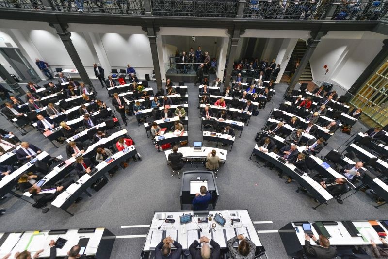 Verabschiedung des Entschließungsantrag – „Diskriminierung in Sicherheitsbehörden entgegentreten“ Verabschiedung des Entschließungsantrag – „Diskriminierung in Sicherheitsbehörden entgegentreten“