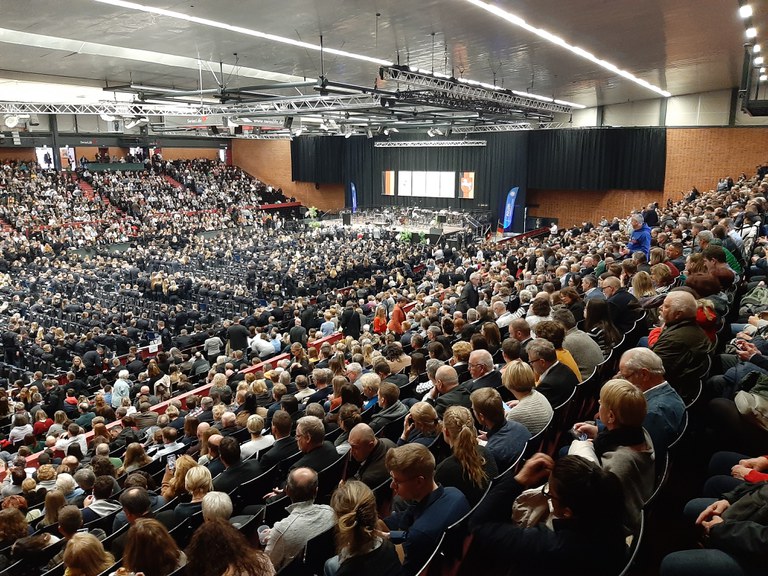 Vereidigung von 1142 neuen Polizeikommissar-Anwärterinnen und -Anwärtern Vereidigung von 1142 neuen Polizeikommissar-Anwärterinnen und -Anwärtern