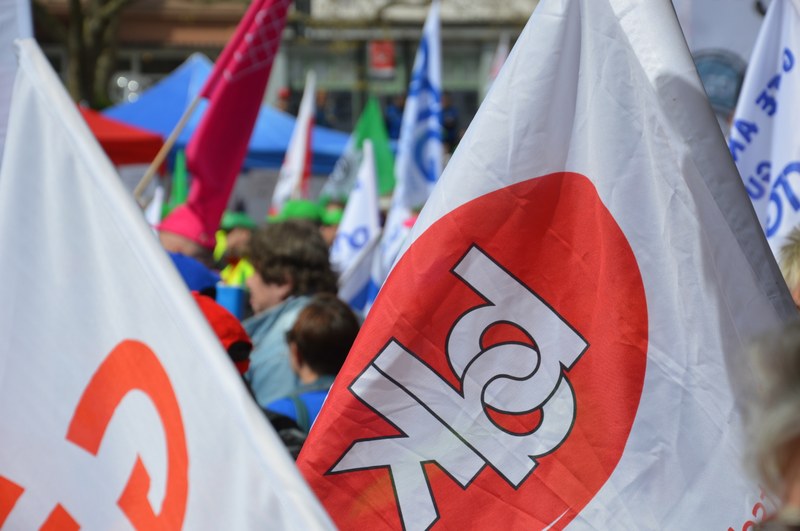 Wer beim öffentlichen Dienst kürzt, fährt das Land an die Wand! Wer beim öffentlichen Dienst kürzt, fährt das Land an die Wand!
